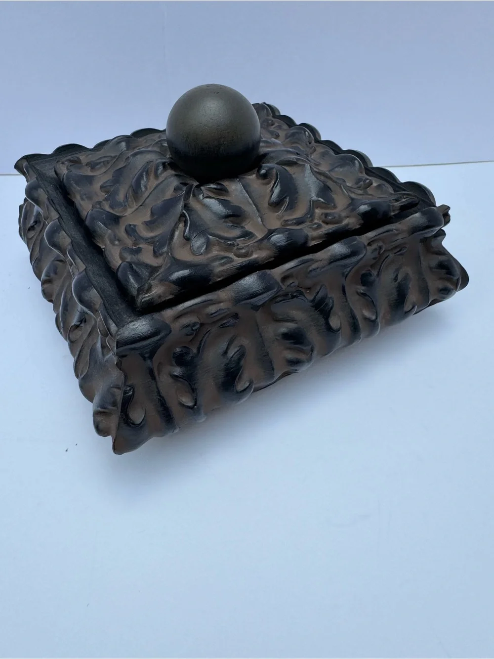 Vintage Roma Carved Wood Leaf Trinket Jewelry Box Velvet Lined Canada